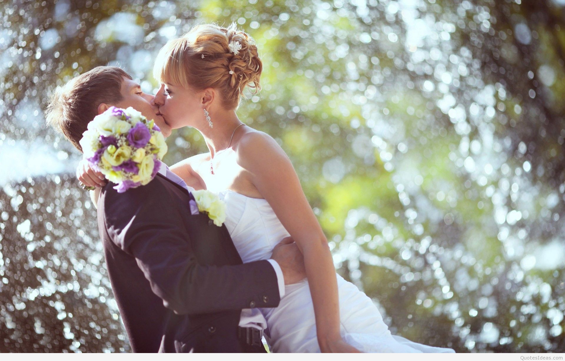 Weddings-Couple-Kissing-HD-Wallpaper